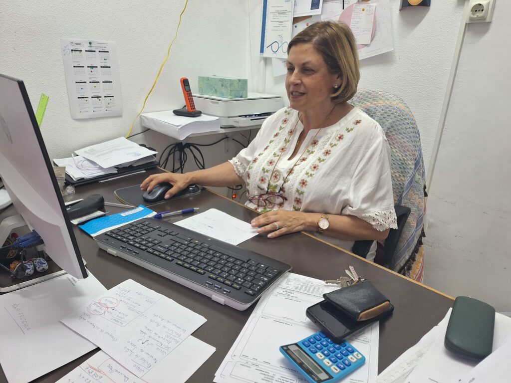 gerente de mercado trabajando